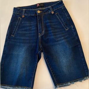 KANCY KOLE WOMEN’S BERMUDA SHORTS